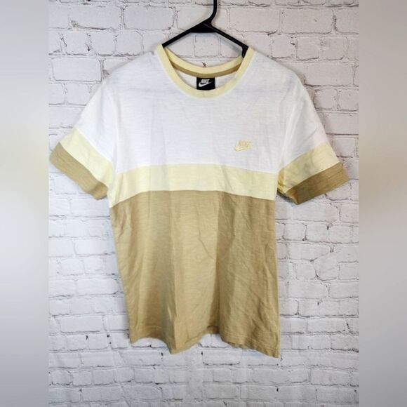 Men's Nike Shirt, size Medium - Picture 1 of 3